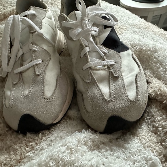 New Balance 327 - Picture 2 of 6